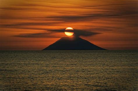 "Tramonto sullo Stromboli" Patrimonio Unesco :: U Riggitanu