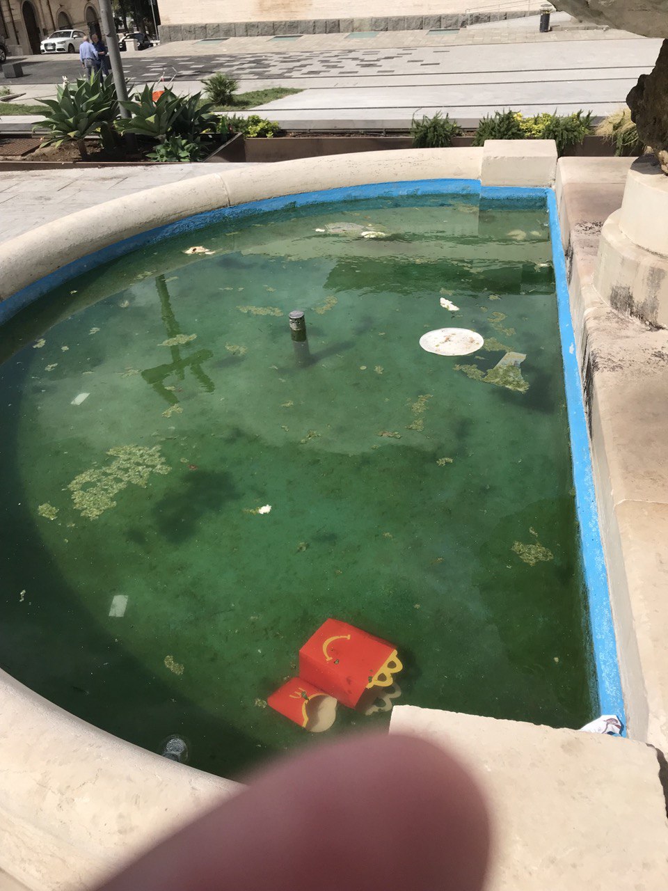 Melma, sporcizia e perdite d'acqua, vi presento Piazza de Nava