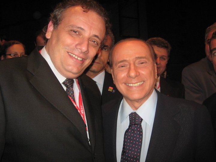 A. Ruggeri e Berlusconi fratelli di cravatta