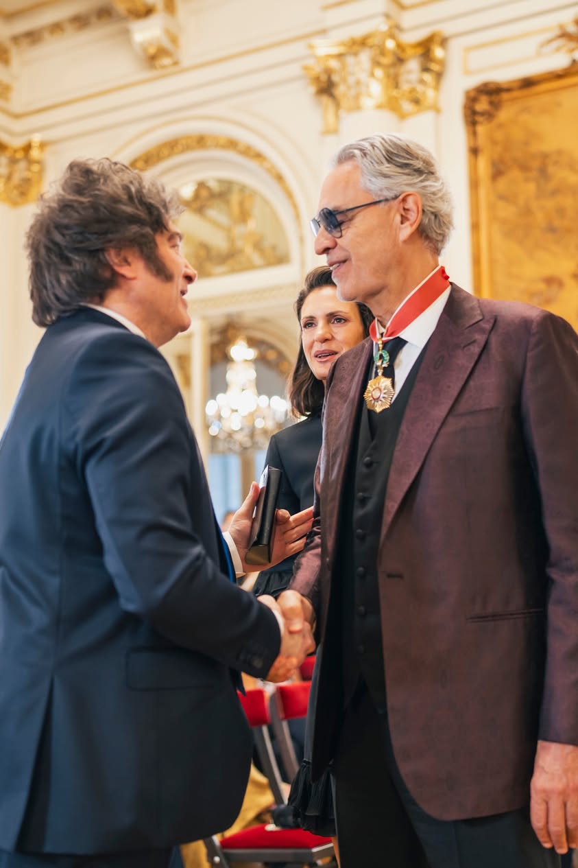 L'Ordine di Maggio al Merito per Andrea Bocelli