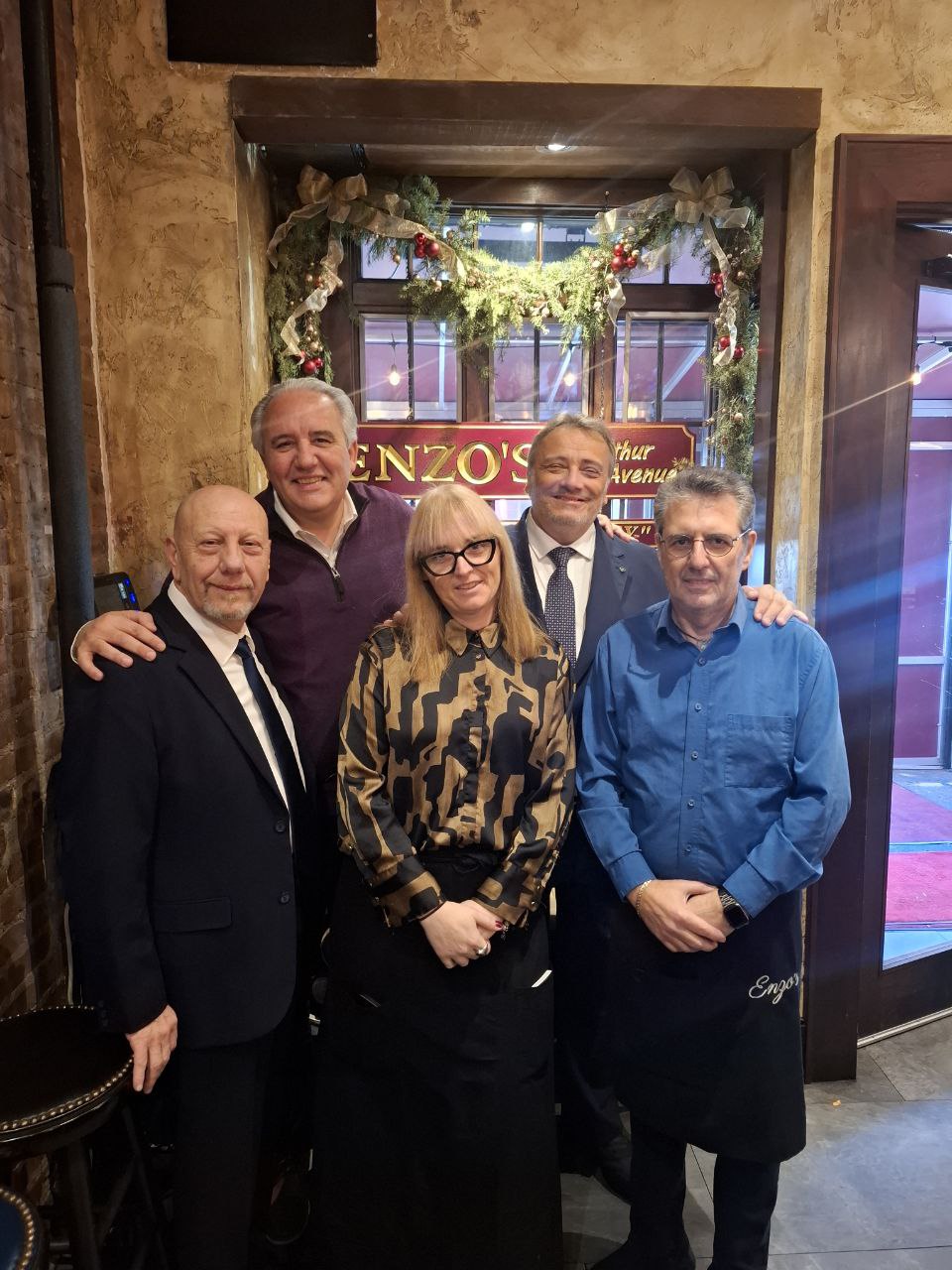 Visual Designer è, in sostanza, un creativo: art director, fotografo, graphic designer, musicista, regista.