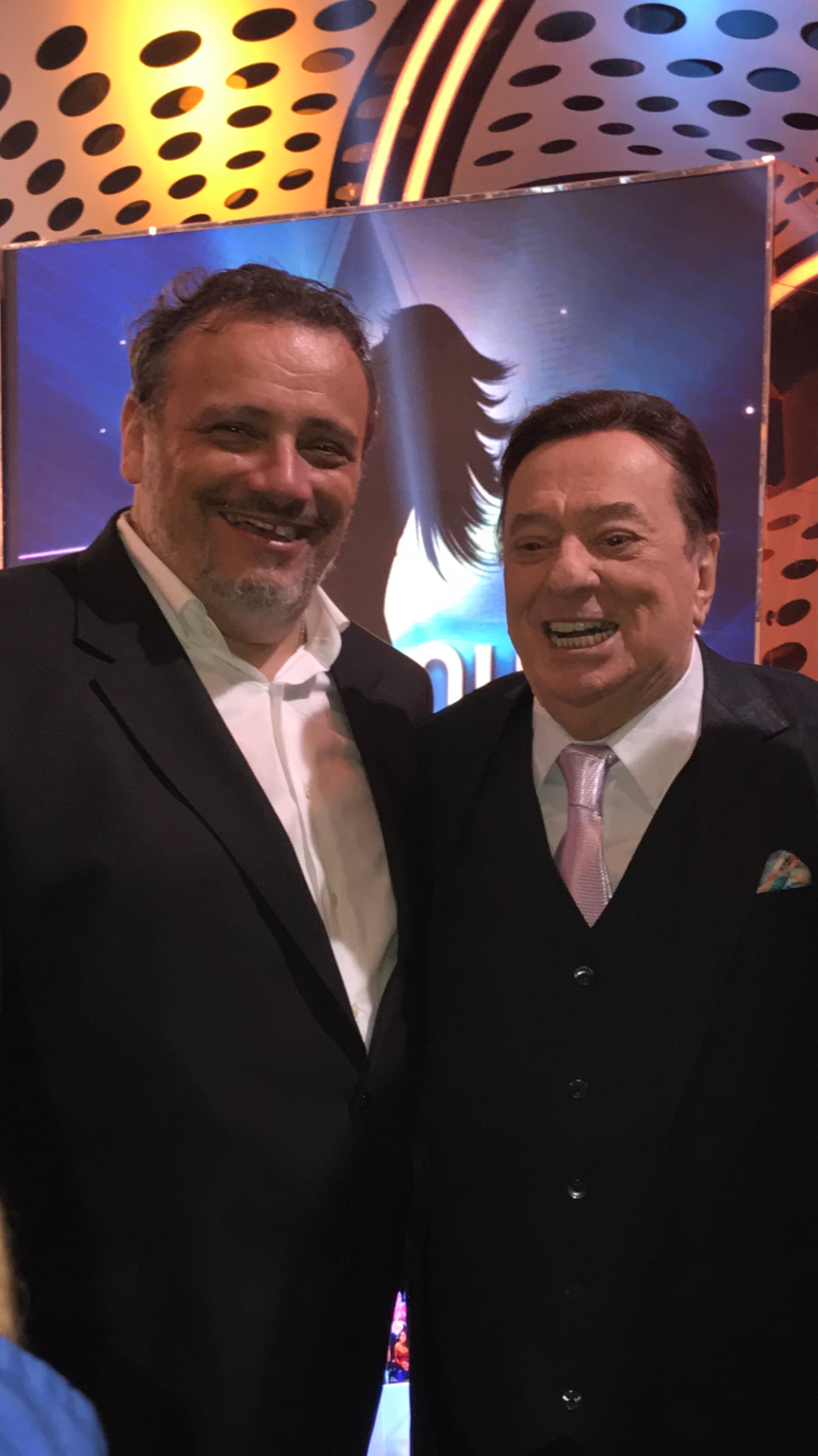 Il giornalista Andrea Ruggeri e lo storico presentatore Brasiliano Raul Gil